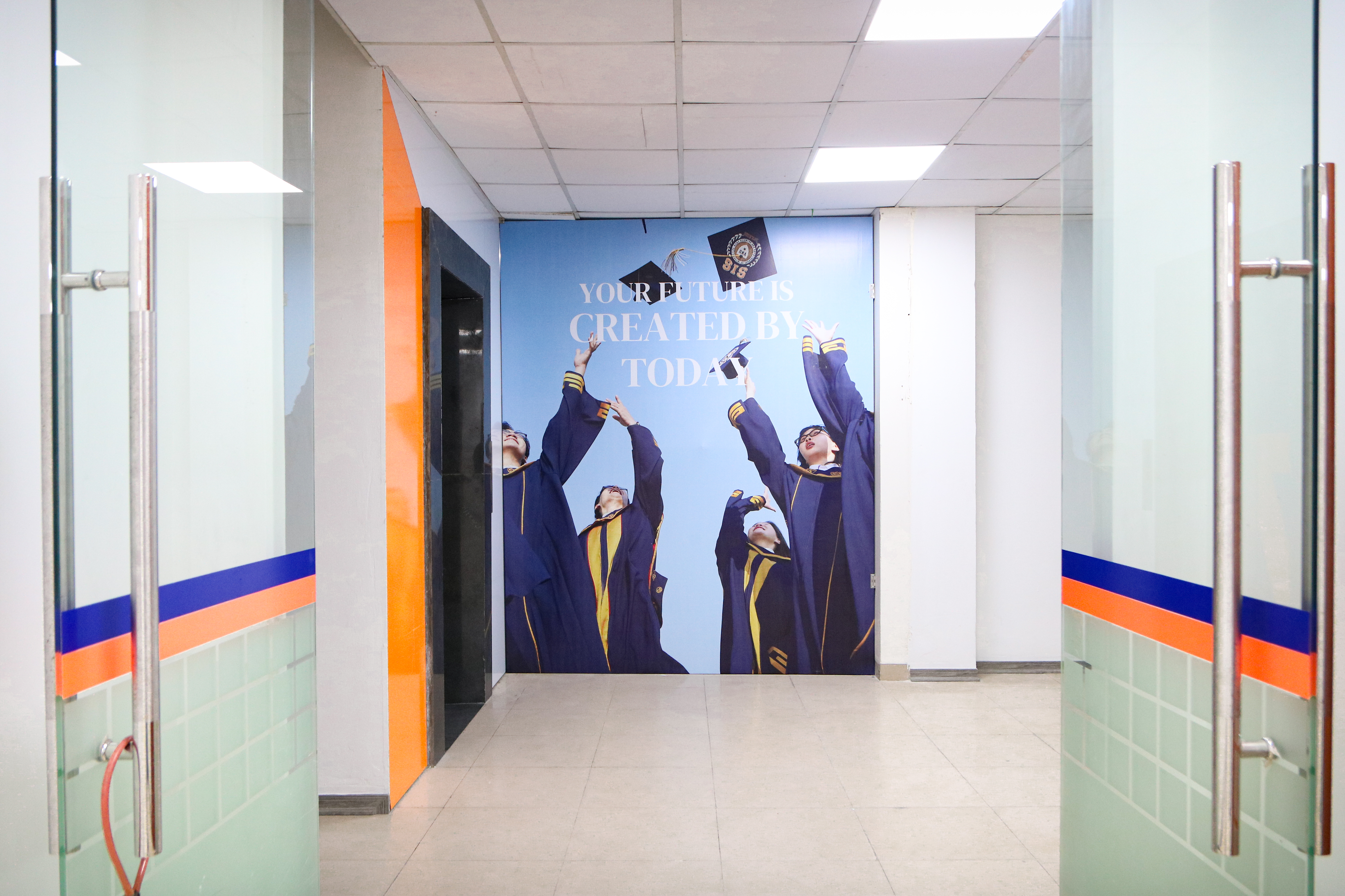 Giảng đường Mỹ Đình dành cho khối ngành Quản trị, cùng với sự đồng hành của các phòng chức năng: Phòng ĐT&CTSV; Phòng KT&BĐCLGD, các văn phòng Khoa: Khoa CNVH&DS; Khoa QT&KTST; Văn Phòng Đoàn